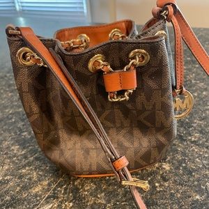 VERY gently used authentic Michael Kors Bucket Crossbody Bag